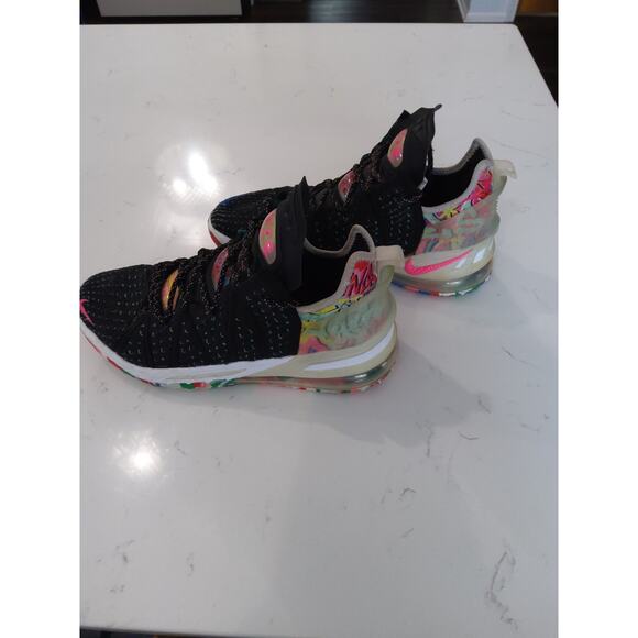 Nike Men's Black and Multicolor Athletic Shoes - Picture 6 of 12